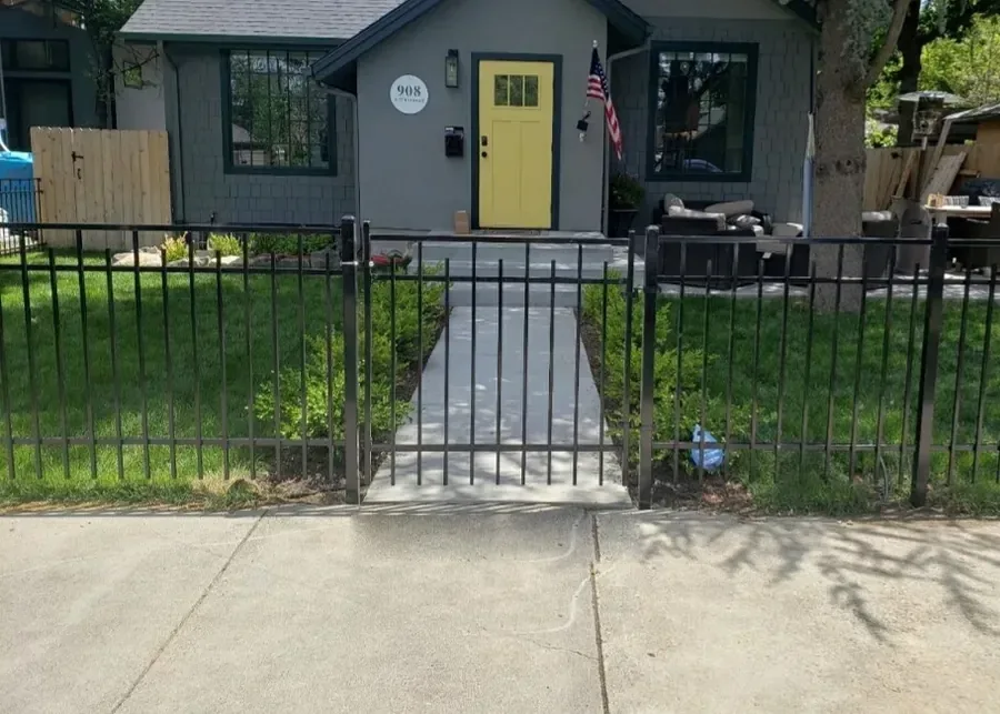 Staggered vista capped iron fence around the front yard of a Boise bungalow